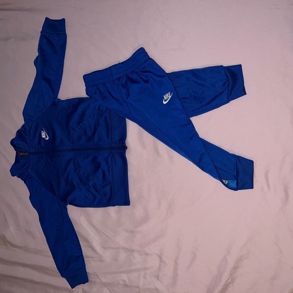 Nike - Picture 1 of 2